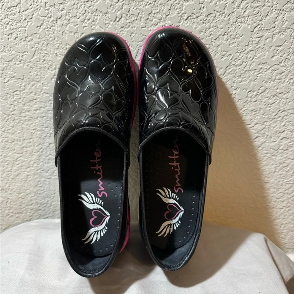 Smitten Womens Faux Patent Leather Clog Medical/Nurse Shoes Heartthrob 37/6.5 US - Picture 4 of 8